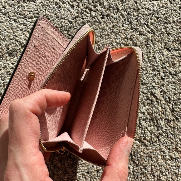 Louis Vuitton Wallet - Picture 7 of 11